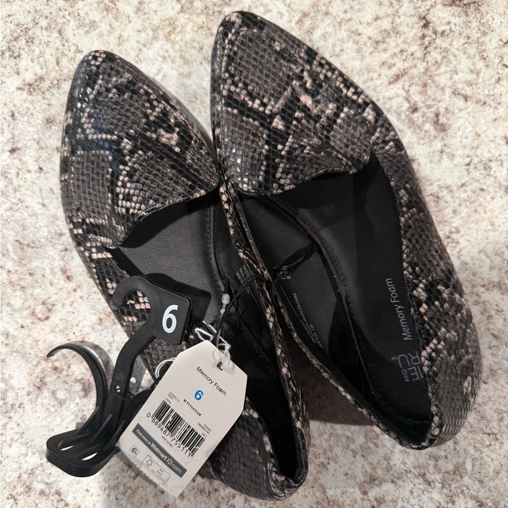 Time And Tru NWT Women’s Pointed Flats 6